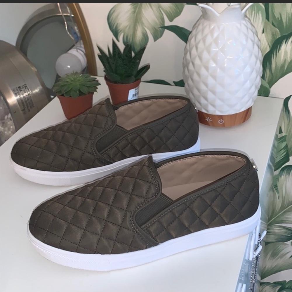 Steve Madden Ecentrcq Slip On Sneaker Olive Green